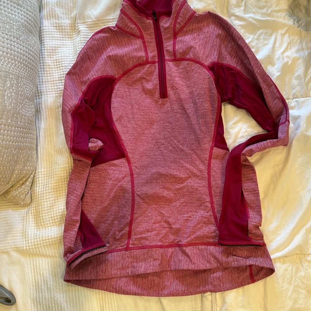 Lululemon athletic top with thumb holes